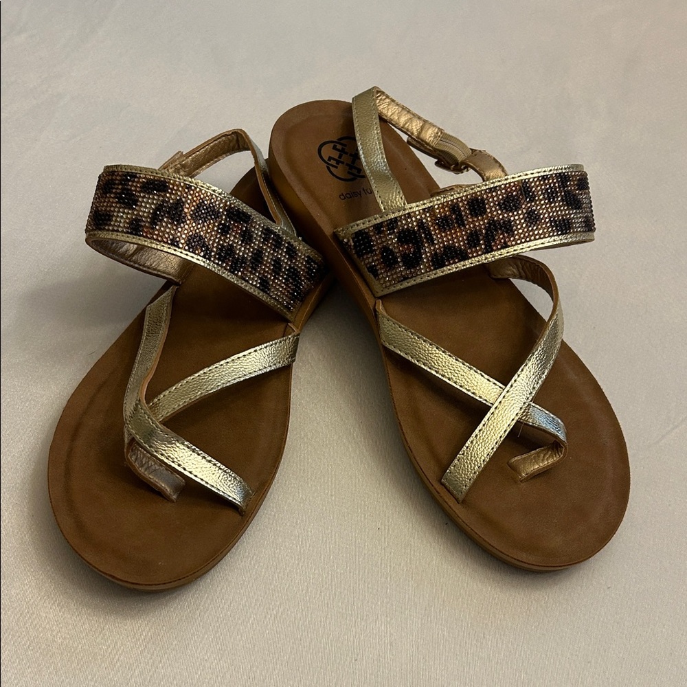 Daisy Fuentes Jolie Gold and Leopard Print Sandals
Size 9.5